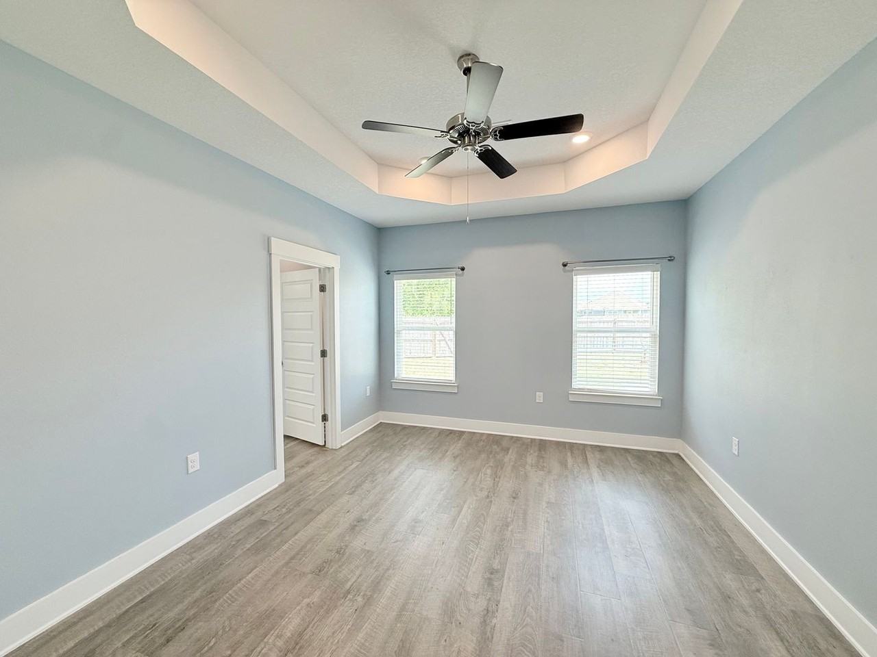 5849 Danbury Blvd - Photo 6 of 17