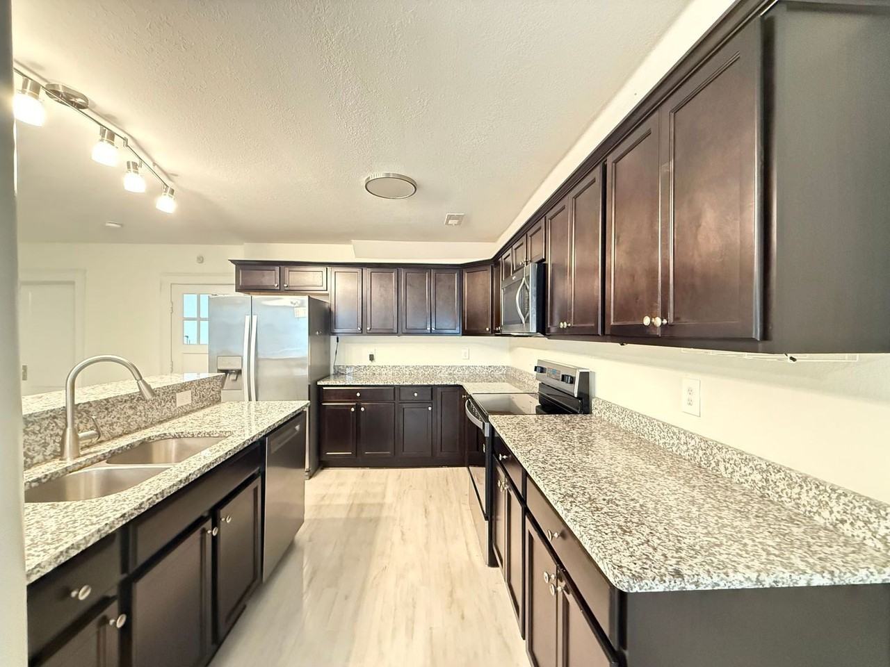 2605 Bapaume Ave - Photo 2 of 12