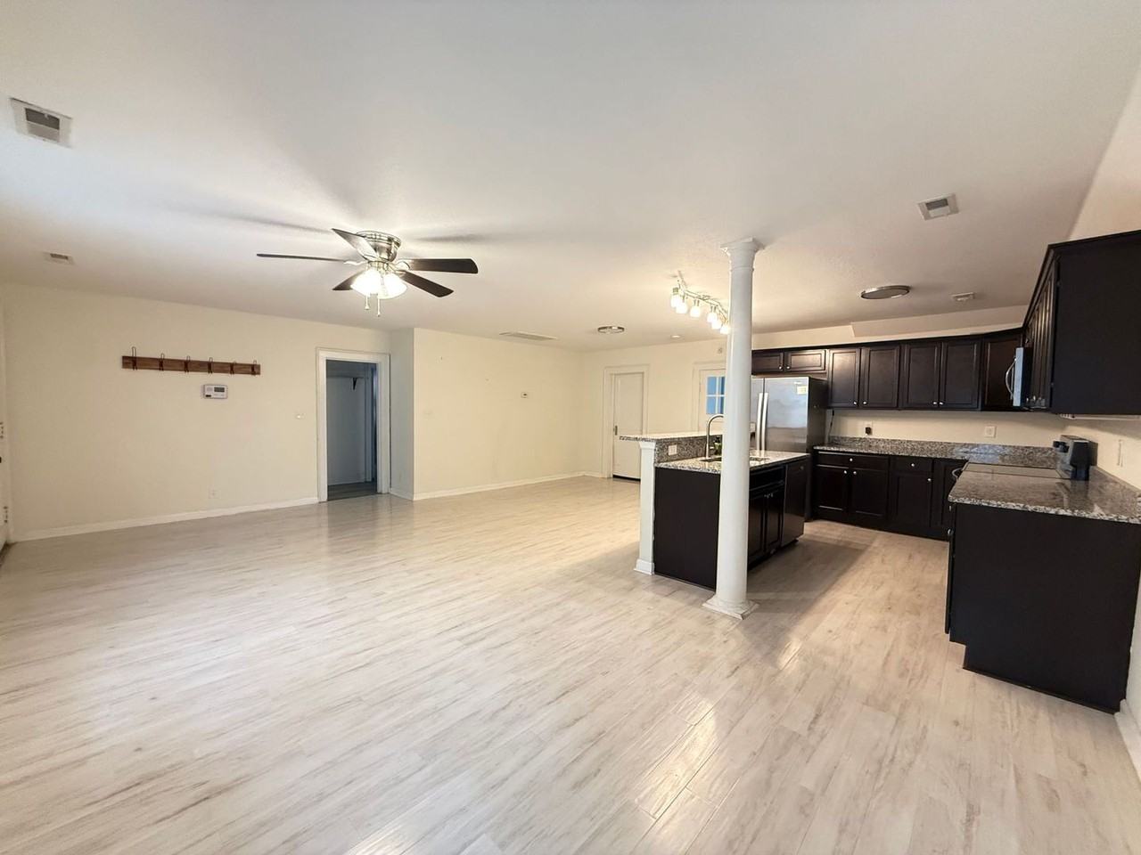 2605 Bapaume Ave - Photo 5 of 12