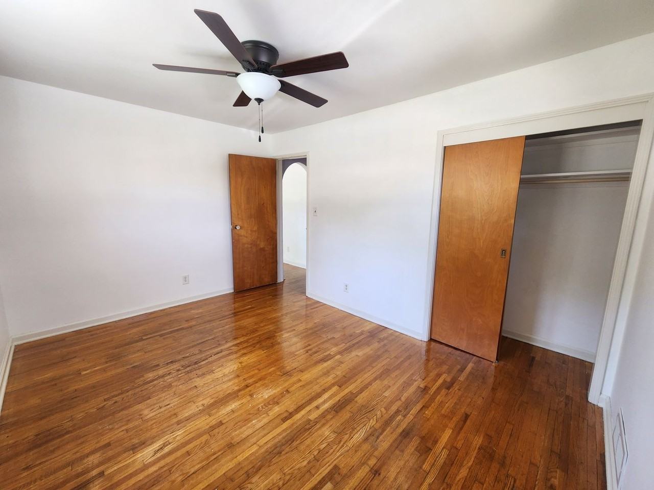 433 S 25th St - Photo 4 of 12