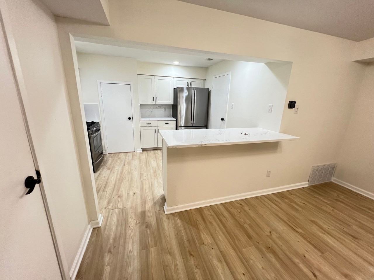 496 N 19th St - Photo 3 of 21