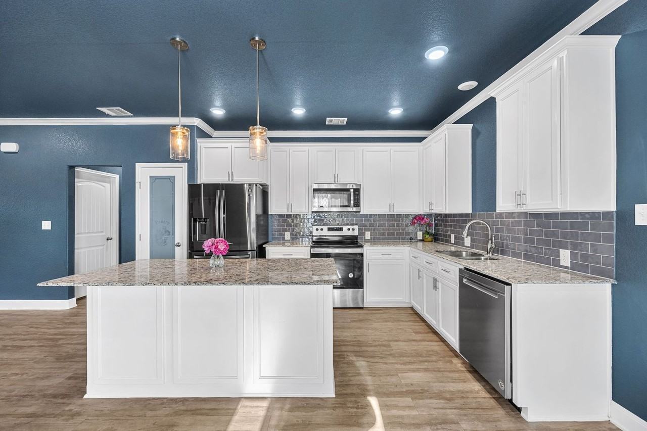 1526 Black Kettle Trl - Photo 3 of 29