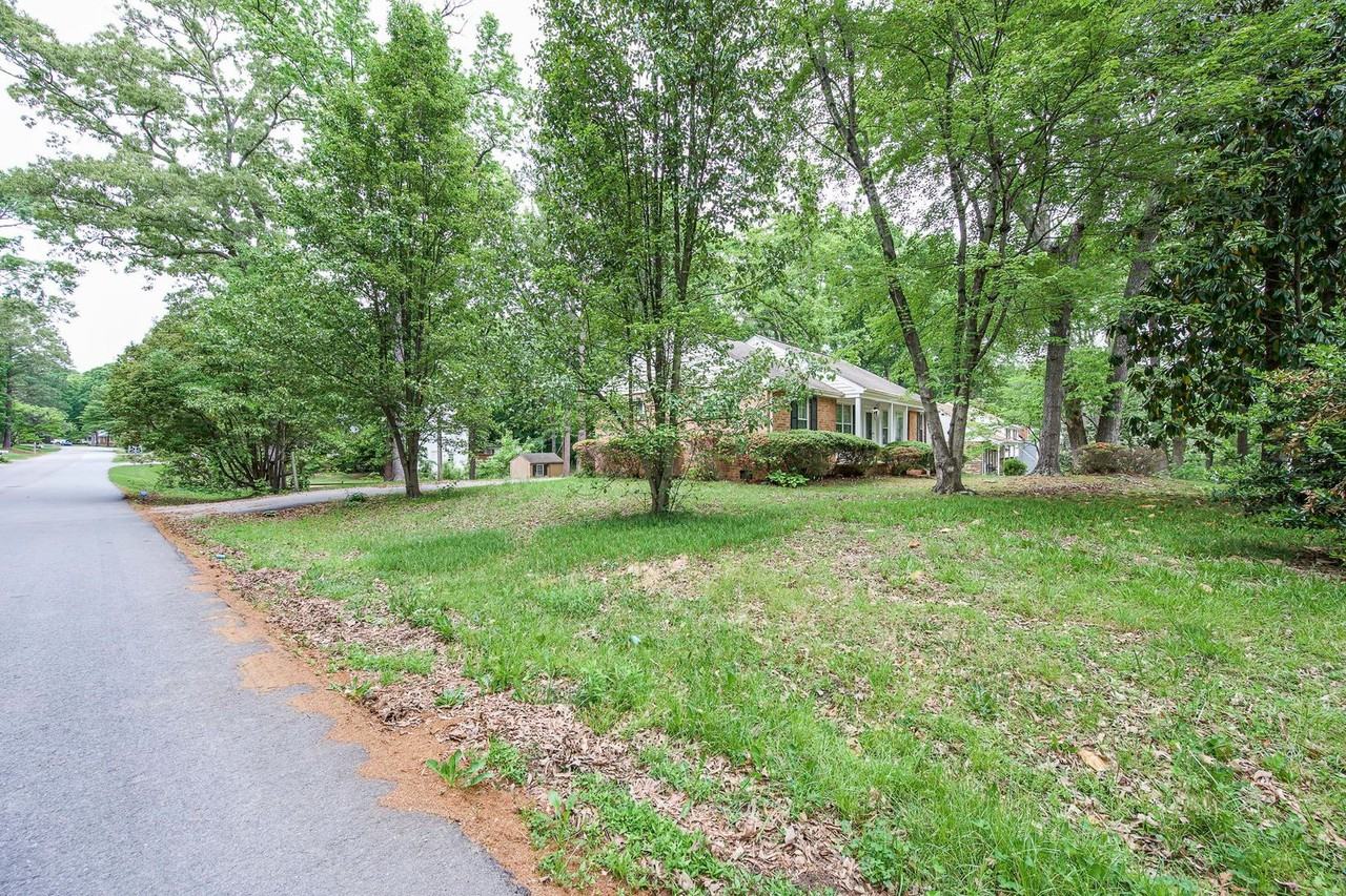 1724 Featherstone Dr - Photo 3 of 29