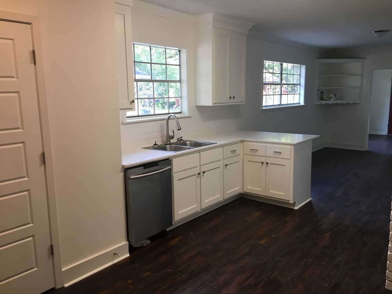 802 S 18th St - Photo 4 of 14