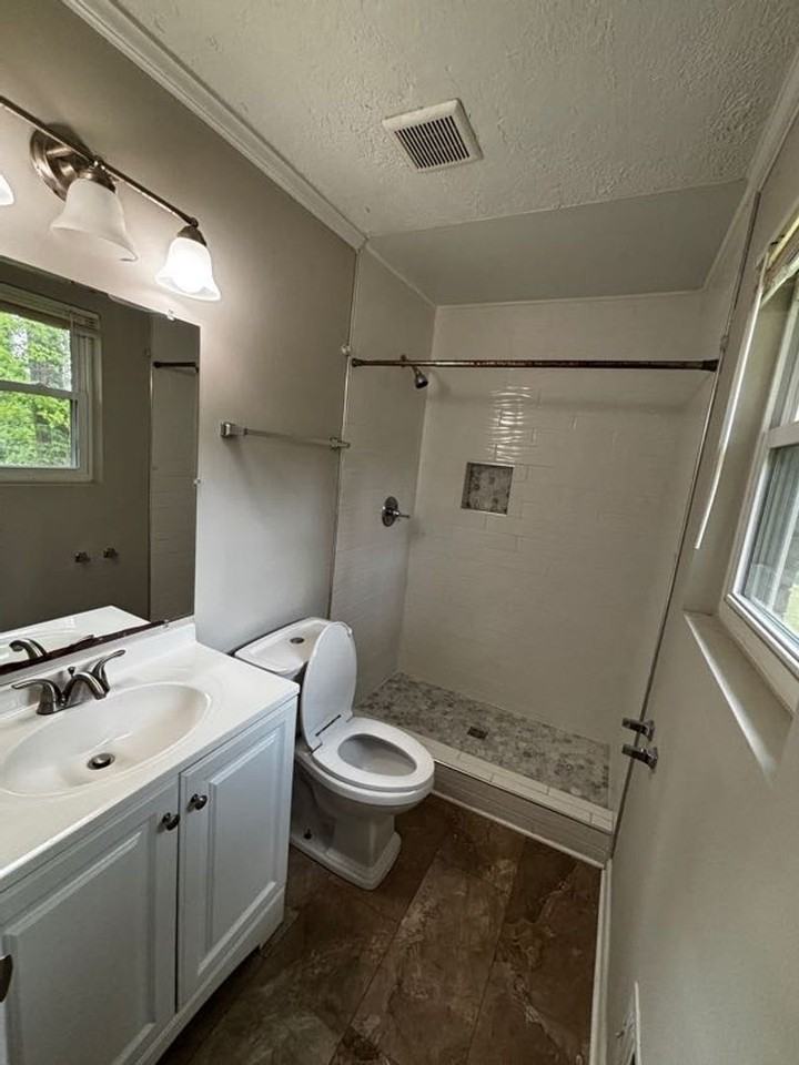 2204 Sandra Ct - Photo 3 of 13