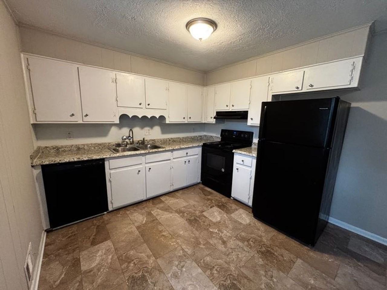2204 Sandra Ct - Photo 5 of 13