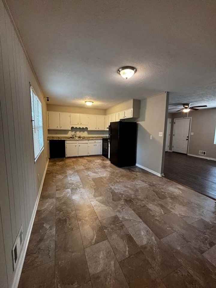 2204 Sandra Ct - Photo 6 of 13