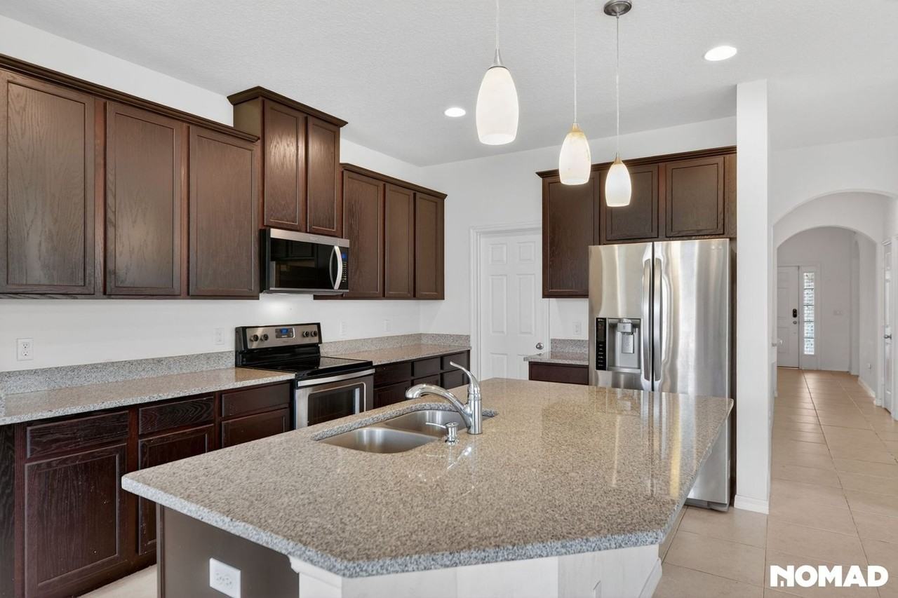 3928 Pine Gate Trl - Photo 3 of 33