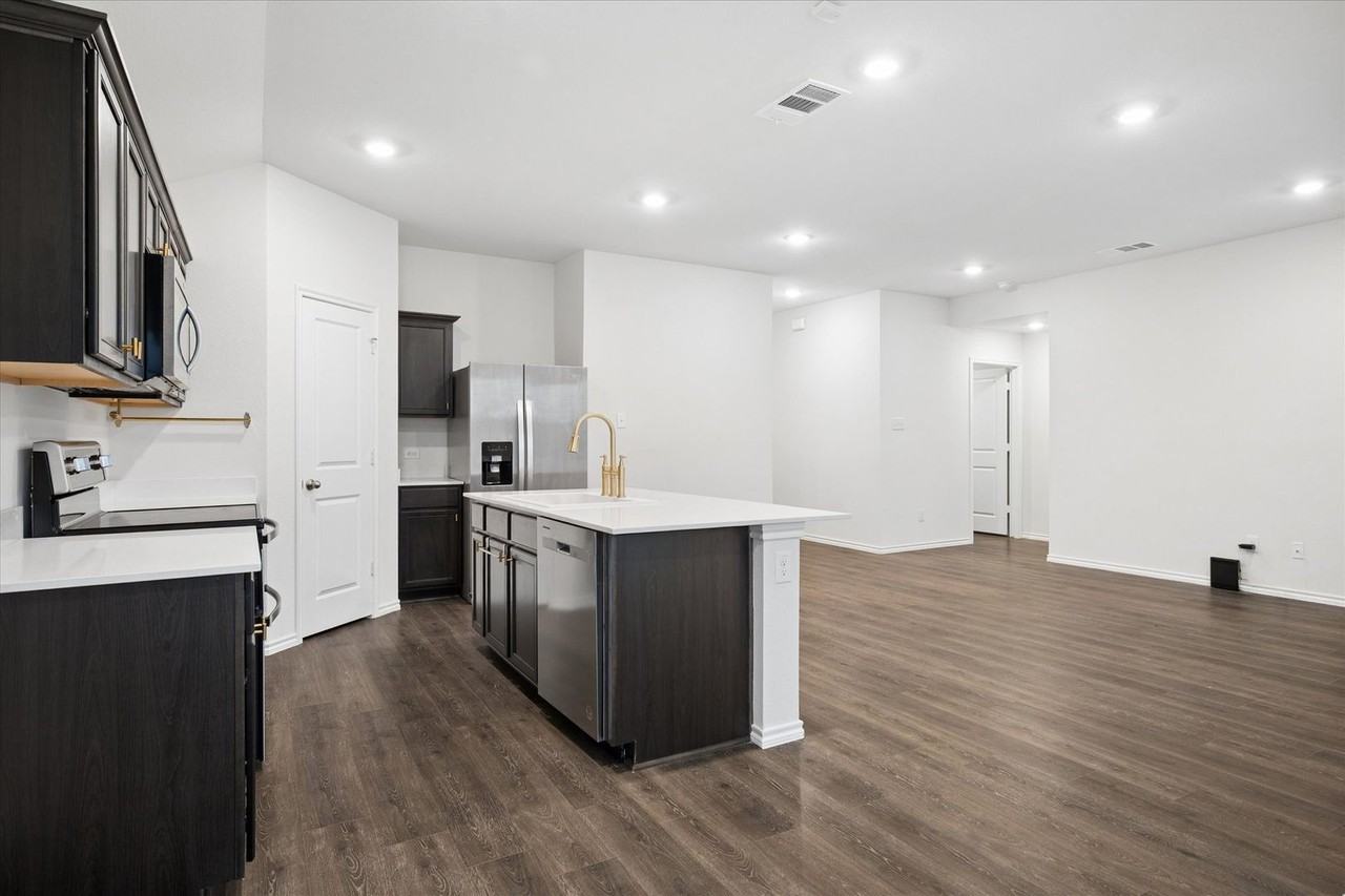 13109 Don Fisher Ln - Photo 2 of 15