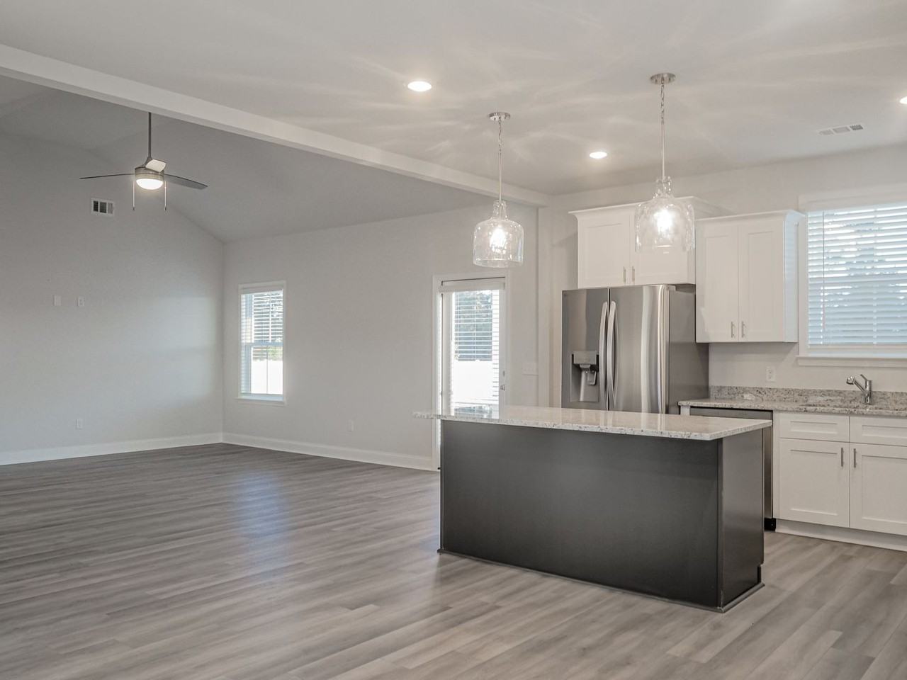 206 Aunt Bee Blvd - Photo 5 of 25