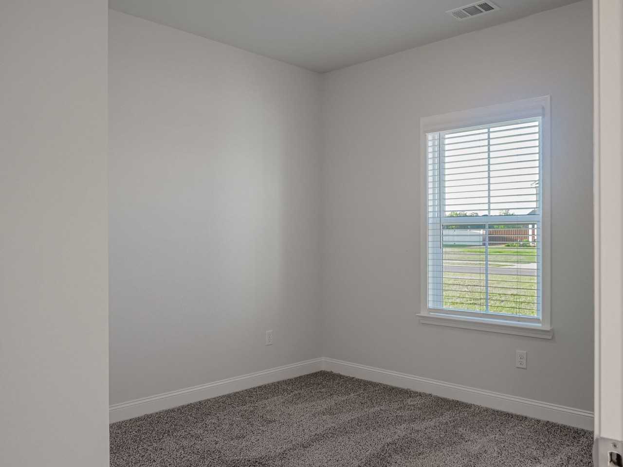 206 Aunt Bee Blvd - Photo 7 of 25