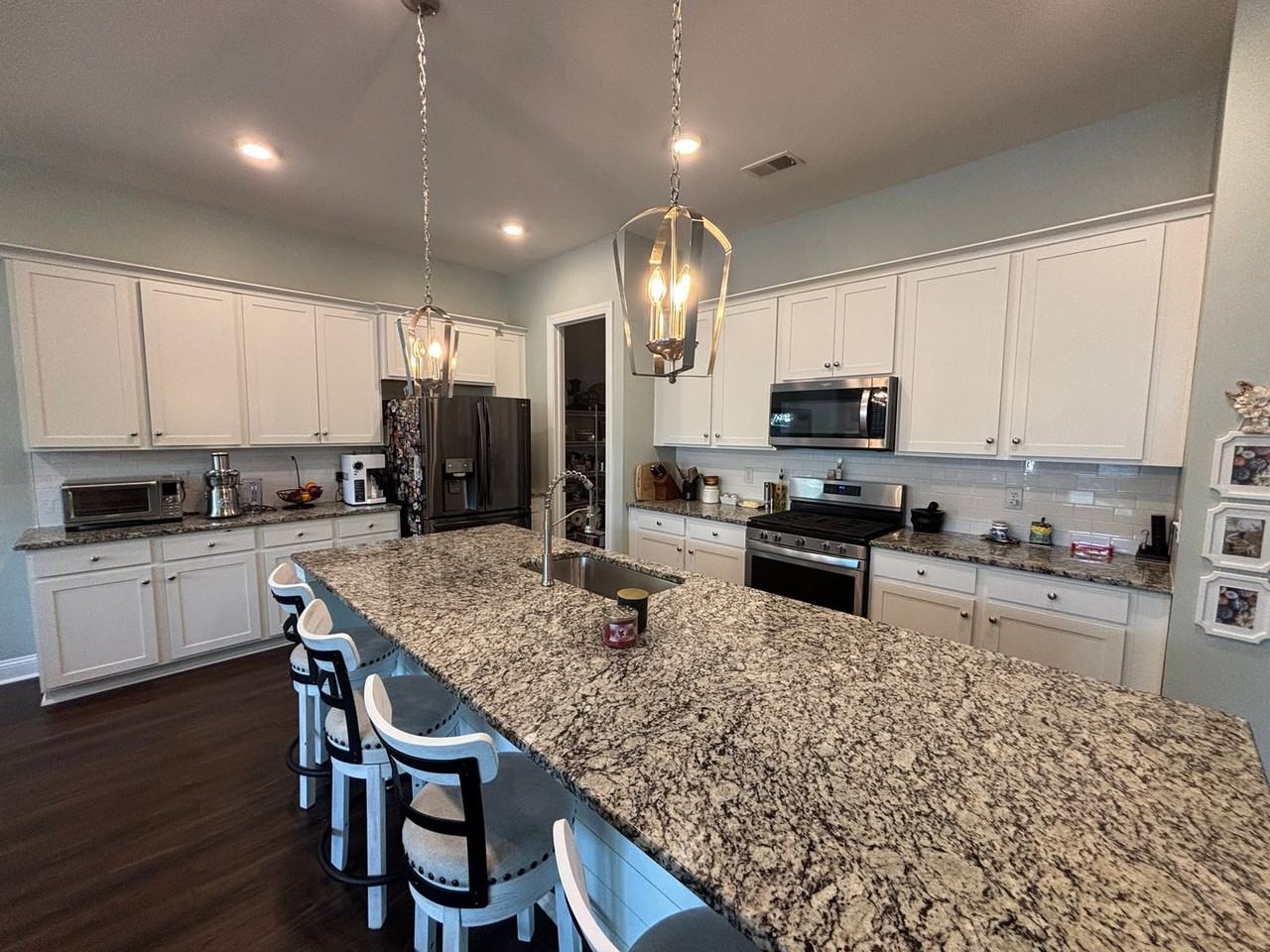 3044 Emma Ln - Photo 4 of 27
