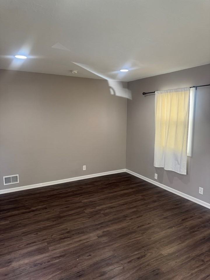 830 Judson St - Photo 2 of 13