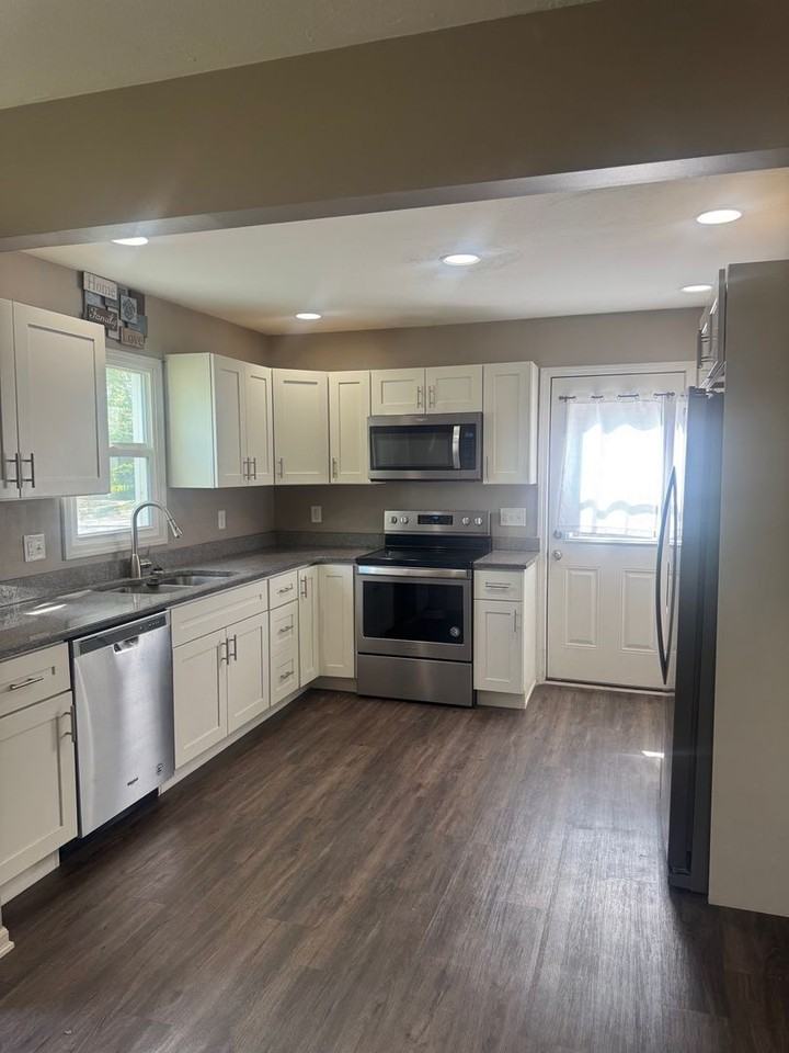 830 Judson St - Photo 3 of 13