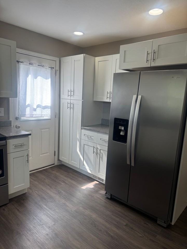 830 Judson St - Photo 4 of 13