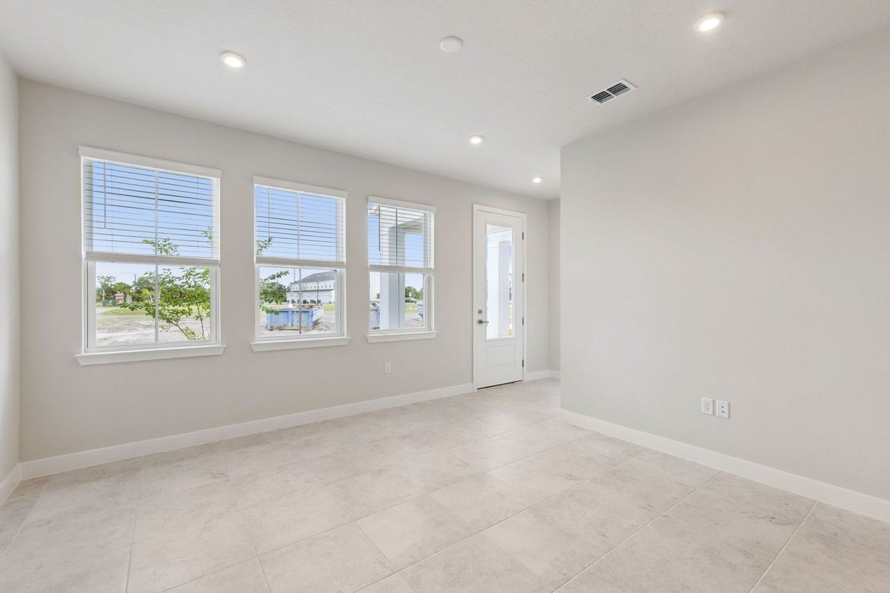 552 Creedmore Ln - Photo 4 of 20