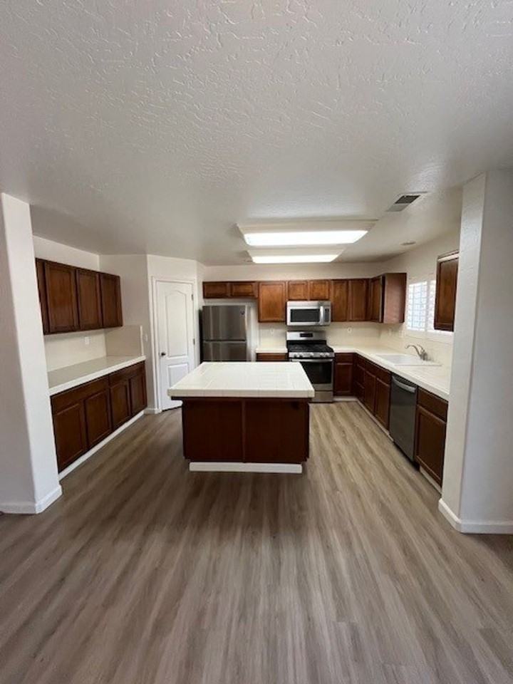 2756 W Prescott Ave - Photo 6 of 27