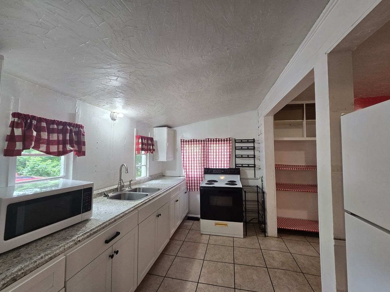 3107 Archdale Rd - Photo 2 of 10