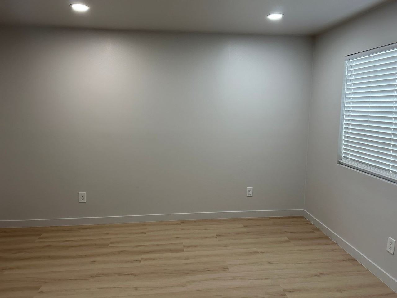 1280 Robinson Ave - Photo 2 of 10