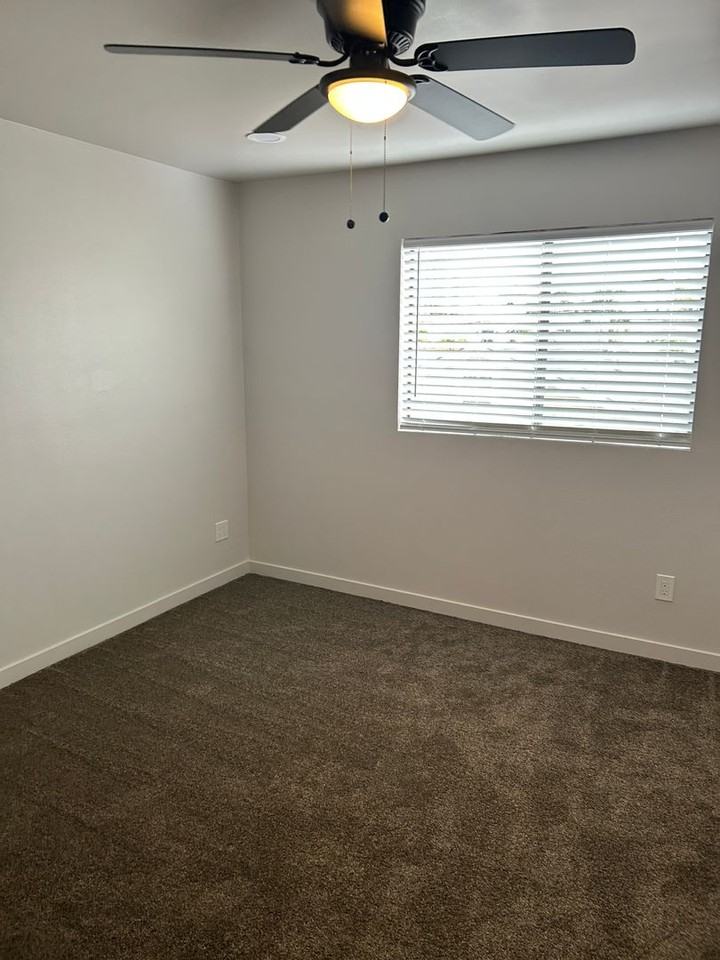 1280 Robinson Ave - Photo 4 of 10