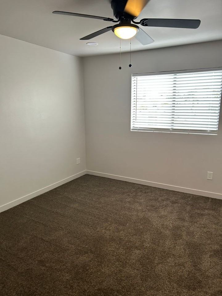 1280 Robinson Ave - Photo 5 of 10