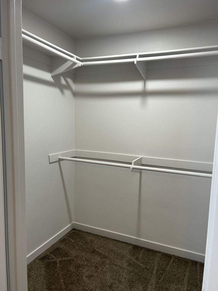 1280 Robinson Ave - Photo 6 of 10