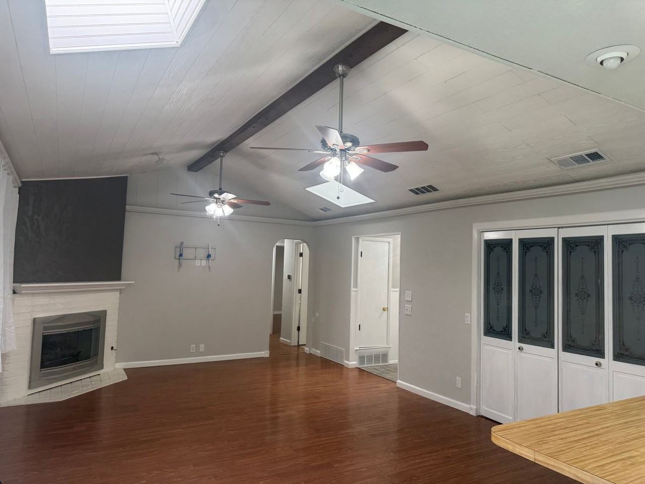 305 Wilson St - Photo 3 of 20