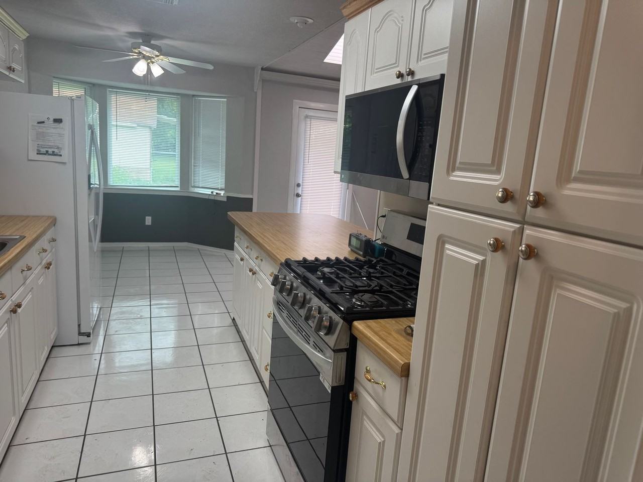 305 Wilson St - Photo 6 of 20