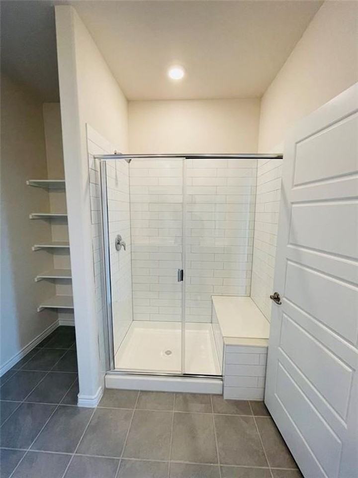 6334 Yorkdale St - Photo 3 of 10