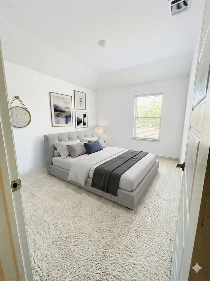 6334 Yorkdale St - Photo 3 of 10