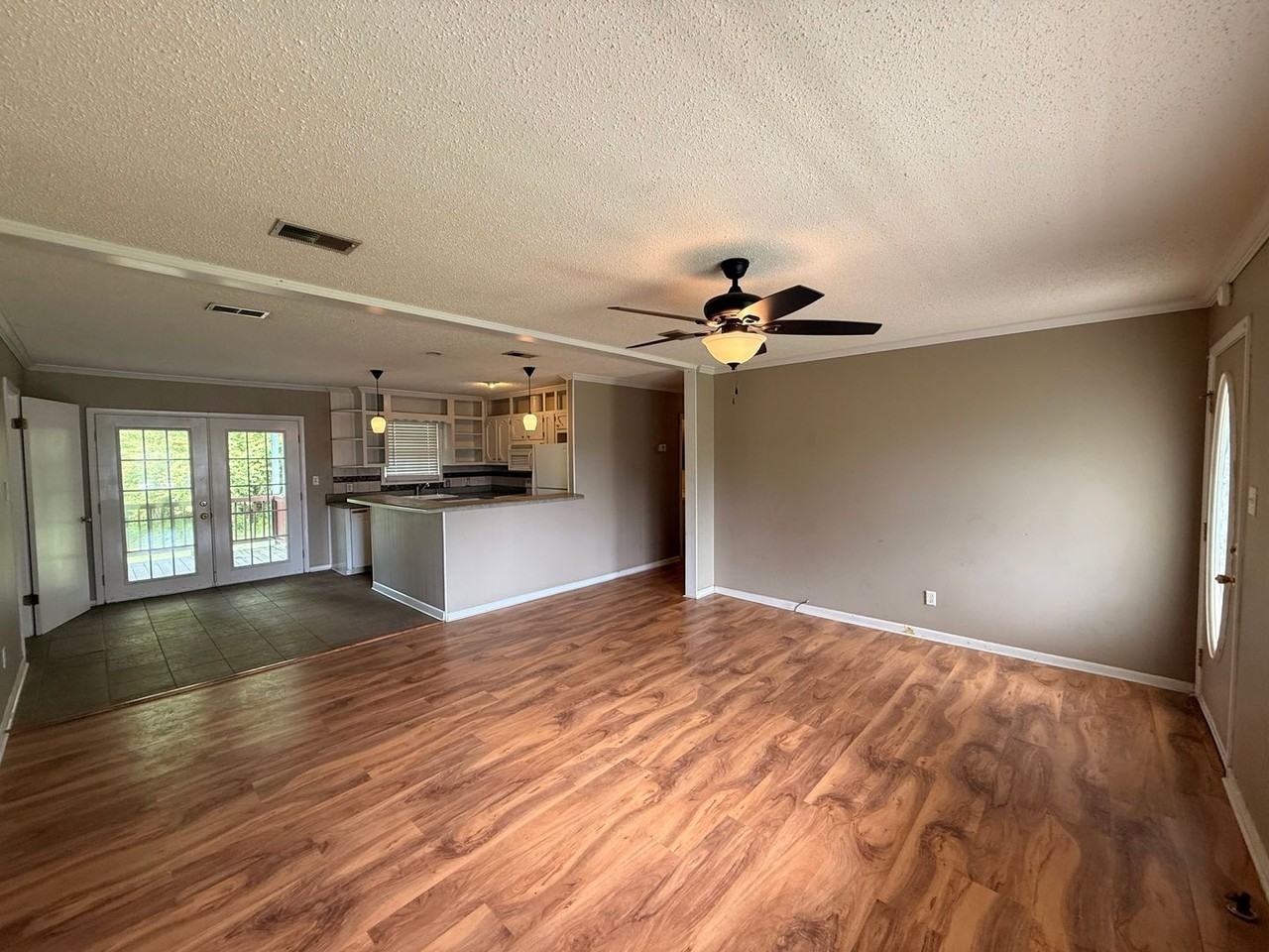 165 Marshall Cir - Photo 3 of 13