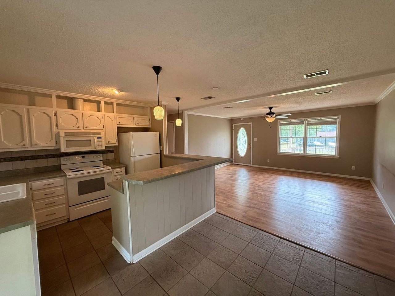165 Marshall Cir - Photo 4 of 13