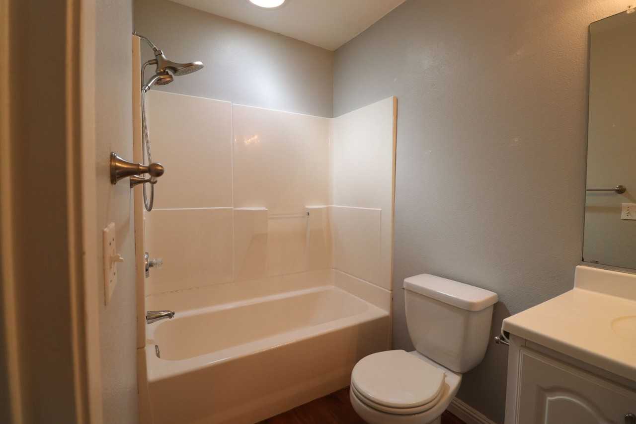 325 Sunnyslope Ln - Photo 4 of 20