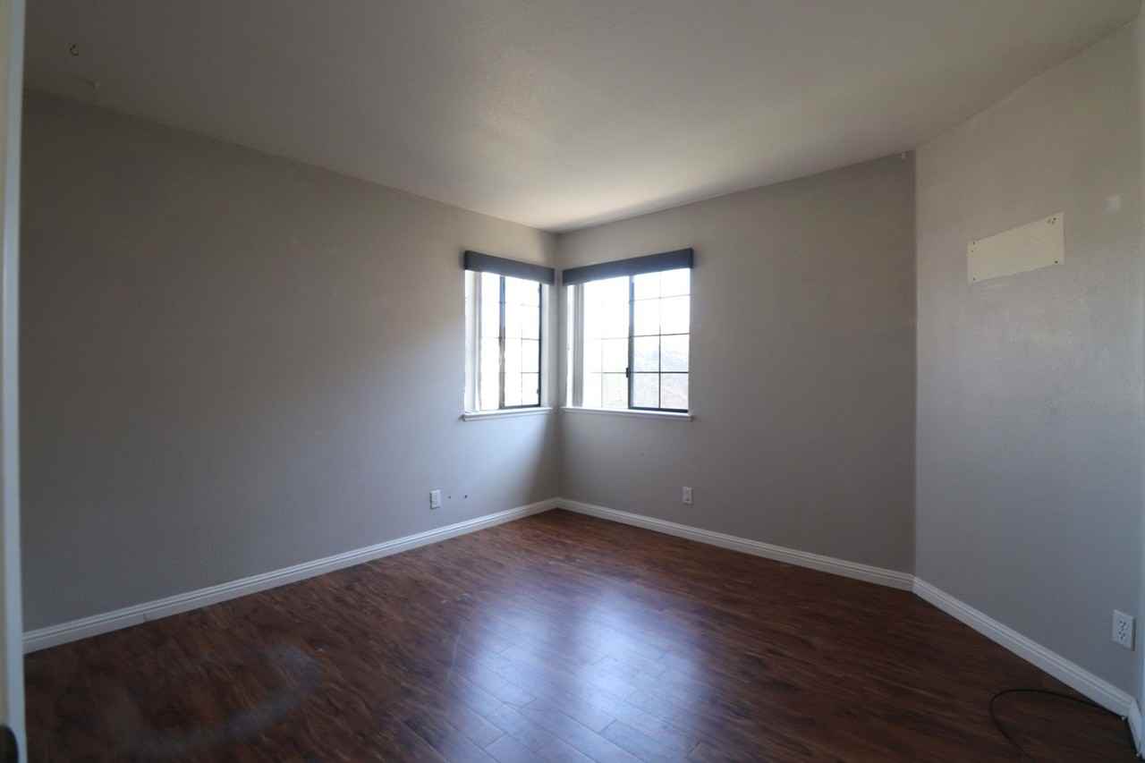 325 Sunnyslope Ln - Photo 6 of 20