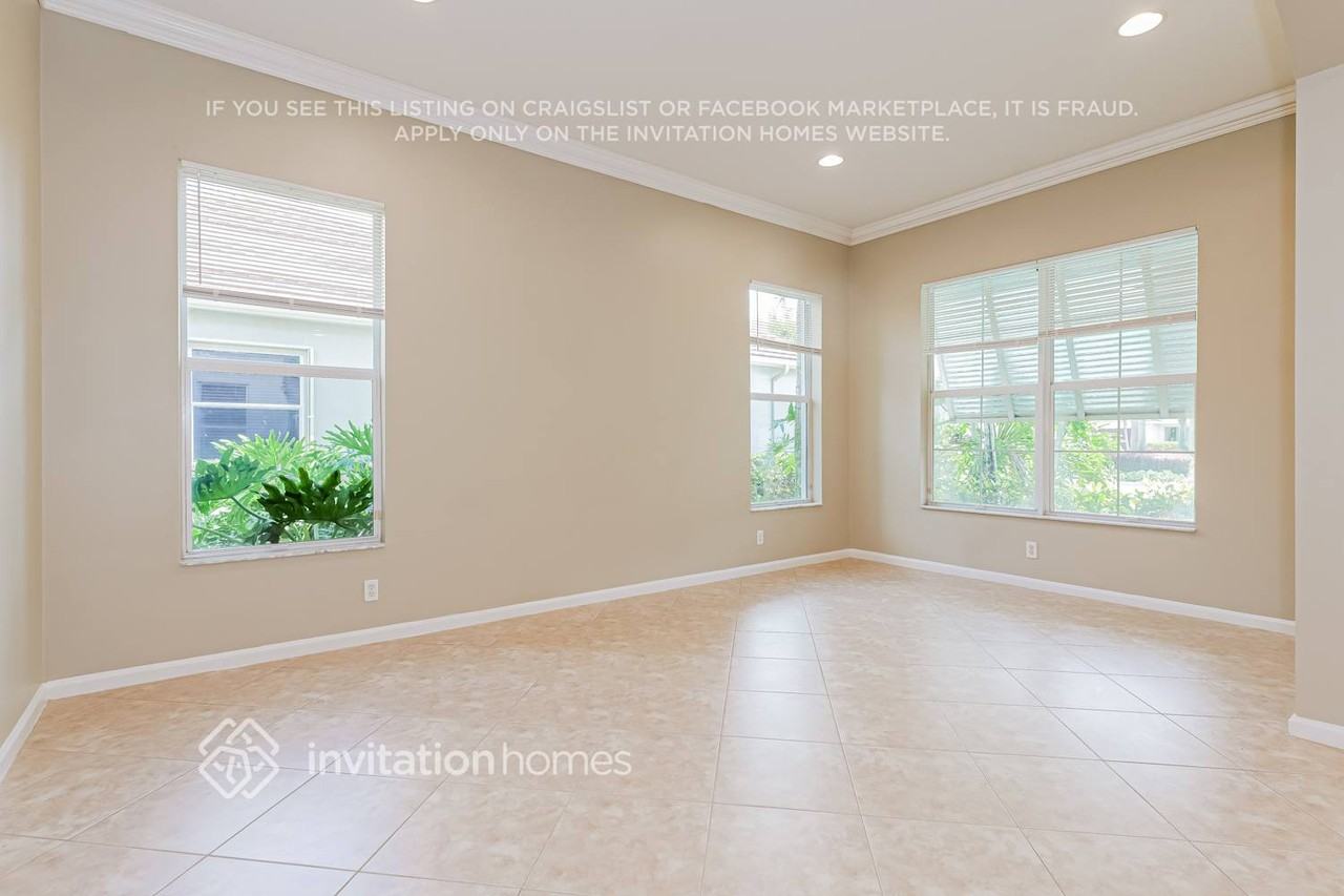 9343 Plantation Estates Dr - Photo 3 of 17