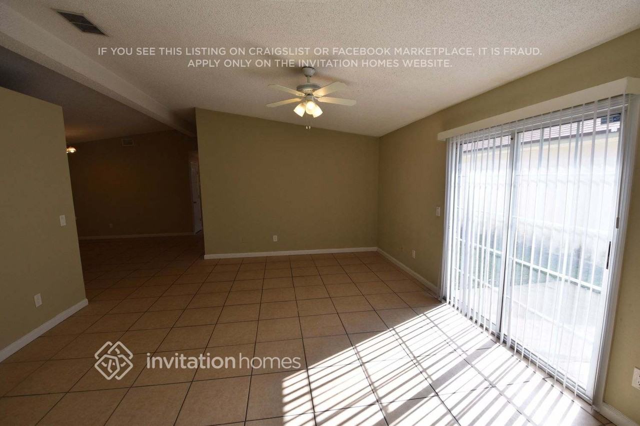 1649 Ashmore Green Dr - Photo 3 of 15