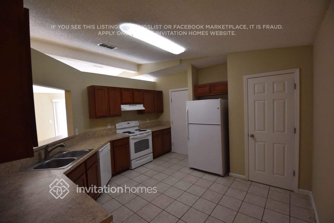 1649 Ashmore Green Dr - Photo 5 of 15