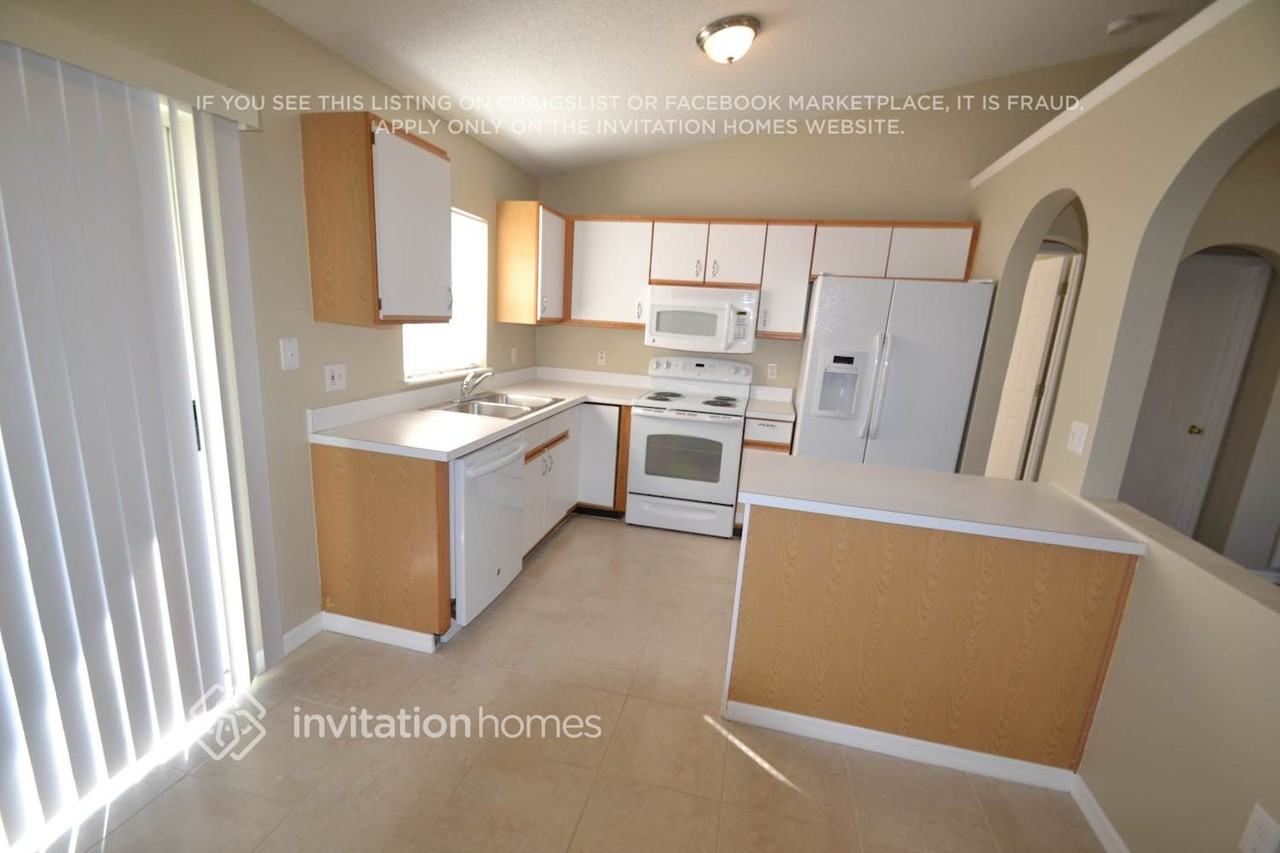 3074 Mapleshade St - Photo 3 of 13