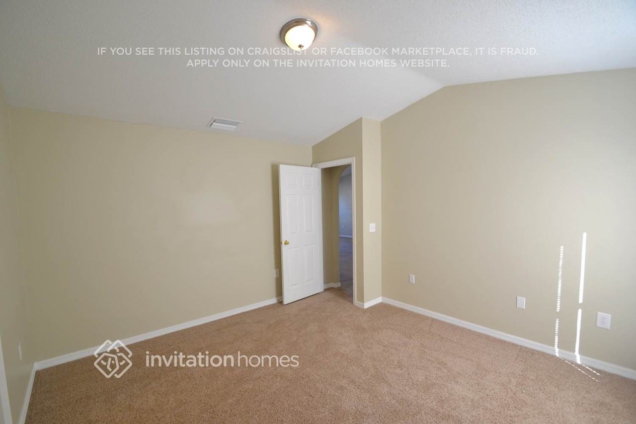 3074 Mapleshade St - Photo 4 of 13
