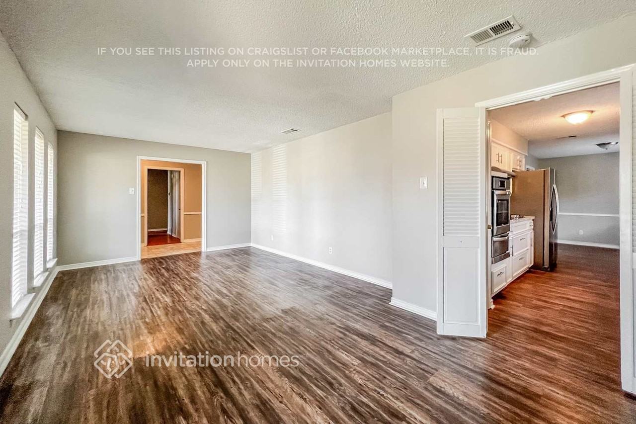 1506 Mayfield Ave - Photo 4 of 19