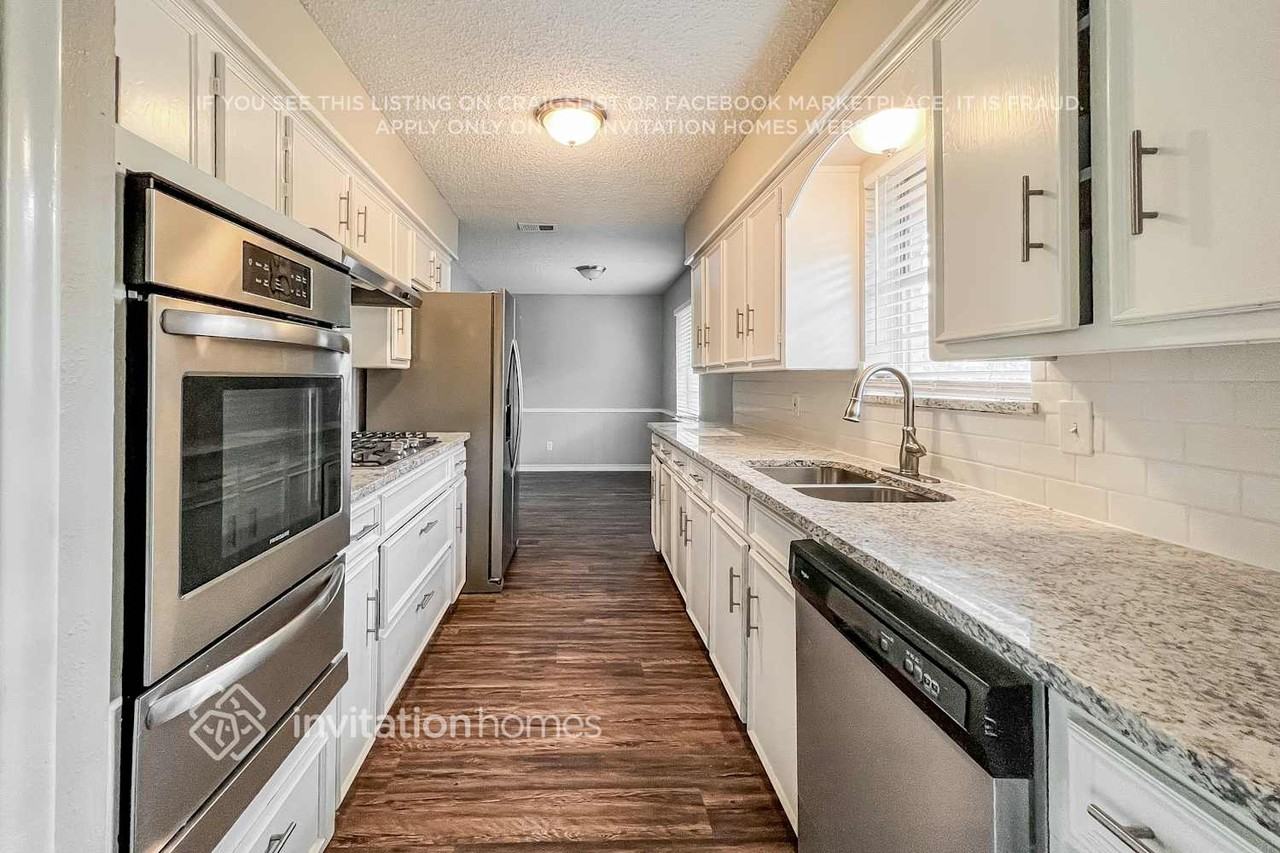 1506 Mayfield Ave - Photo 6 of 19