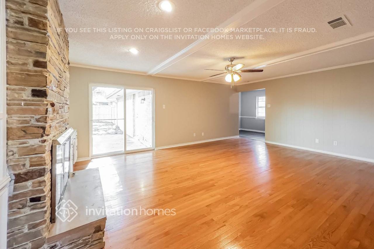 1506 Mayfield Ave - Photo 7 of 19