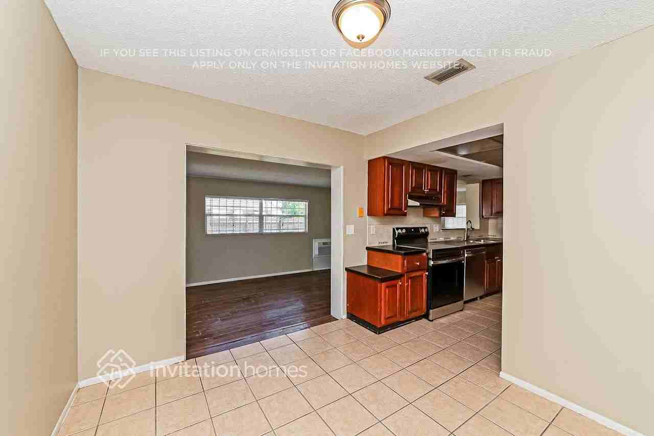 312 48th St W - Photo 5 of 17