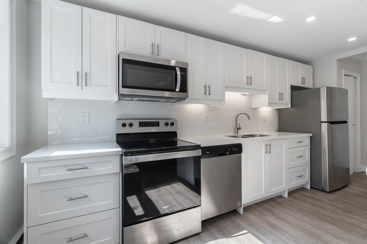 2194 King Street East - Photo 3 of 9