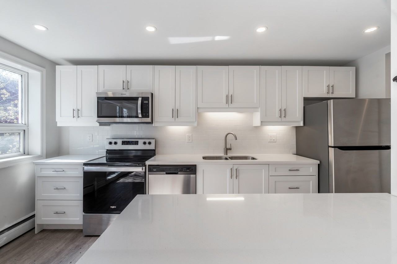 2194 King Street East - Photo 4 of 9