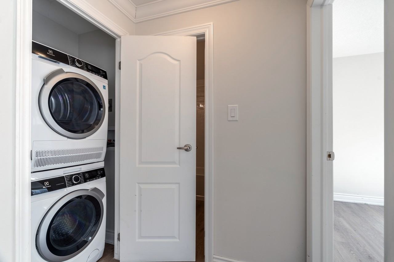 2194 King Street East - Photo 5 of 9