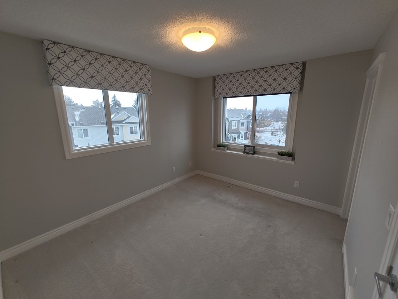 330 Bulyea Rd NW - Photo 2 of 23
