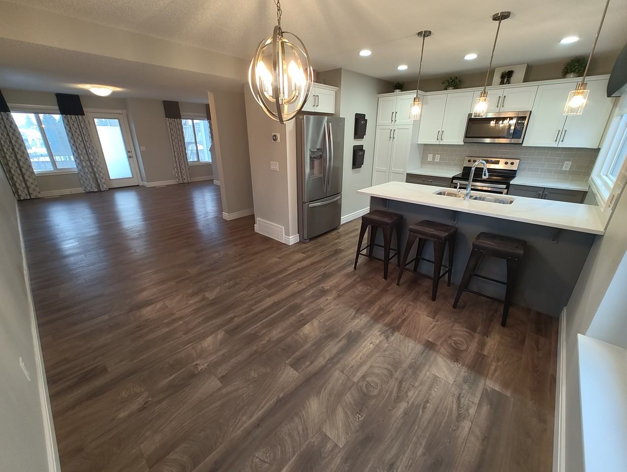 330 Bulyea Rd NW - Photo 4 of 23