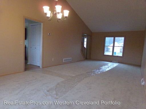 35334 Livingston Dr - Photo 3 of 34