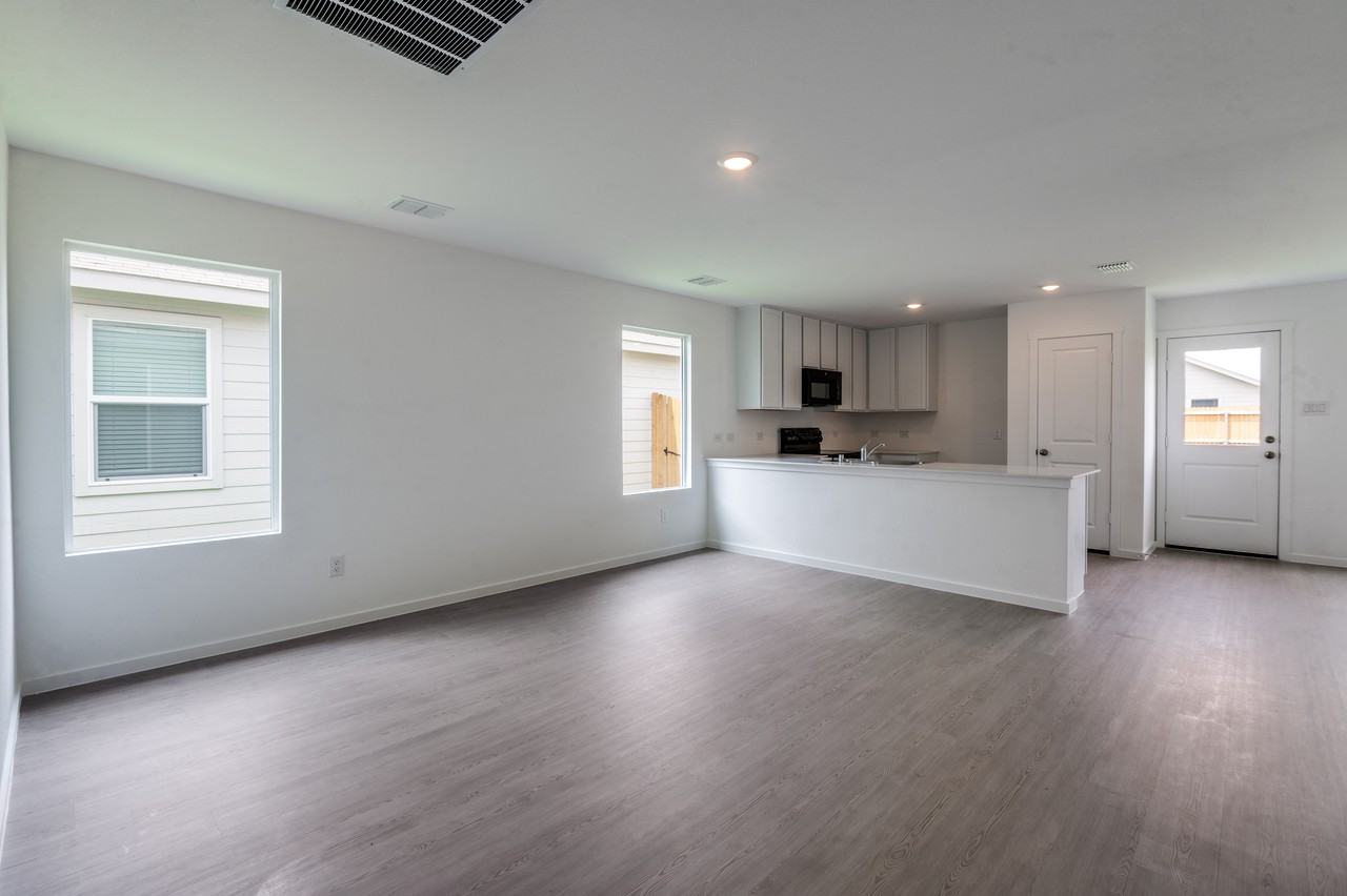 538 Montclair Ave #1 - Photo 3 of 12